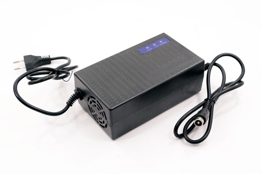 Încărcător cu doi poli și cu dop rotund 36V 1.6A VLC813986